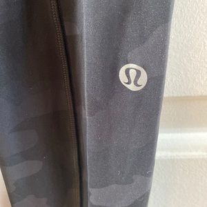 Lululemon Fast & Free black camo 25” size 2 Like New